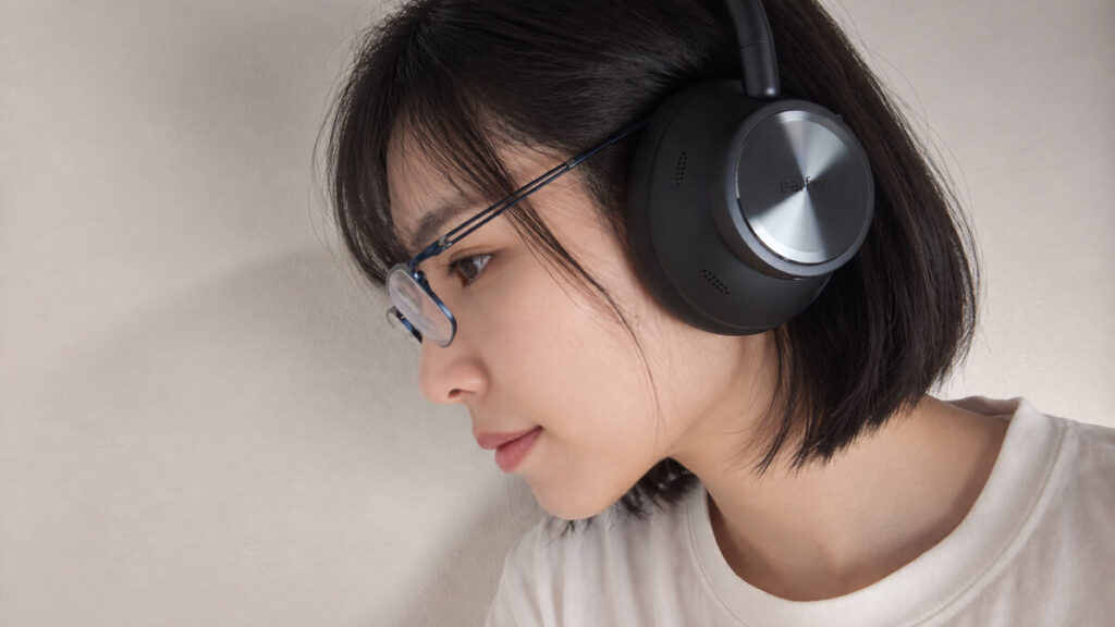 EarFun Wave Pro Xを装着した様子